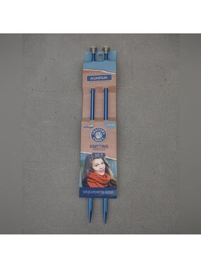 2/$10 Crafters Closet Blue Aluminum Knitting Needles Size 5.5MM
